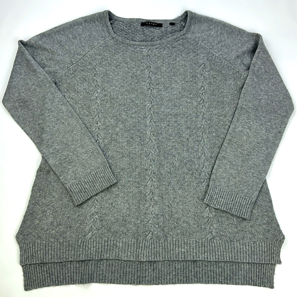 Cyrus Oversized Heather Gray Sweater. Hi-Lo Hem. Size Large.